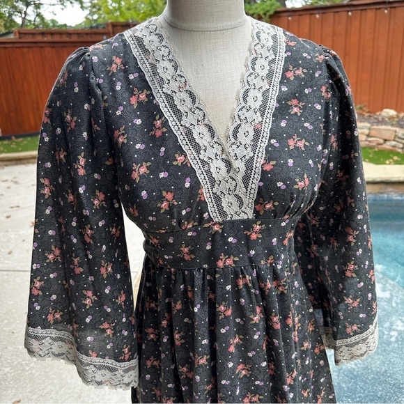 Vintage prairie dress - Picture 2 of 15